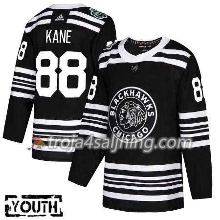 Chicago Blackhawks tröja Patrick Kane 88 2019 Winter Classic Adidas Svart Authentic - NHL Tröjor Barn Chicago Blackhawks tröja Patrick Kane 88 2019 Winter Classic Adidas Svart Authentic - NHL Tröjor Barn